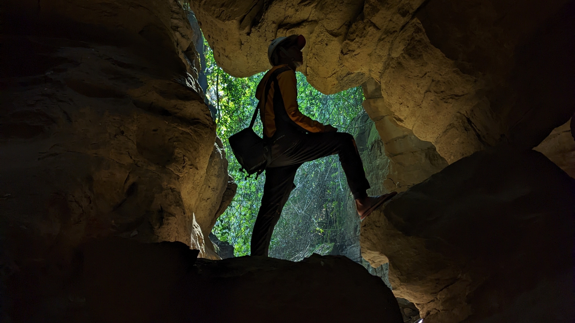 Entrance of Krem Mawpun, one of the longest caves of Meghalaya