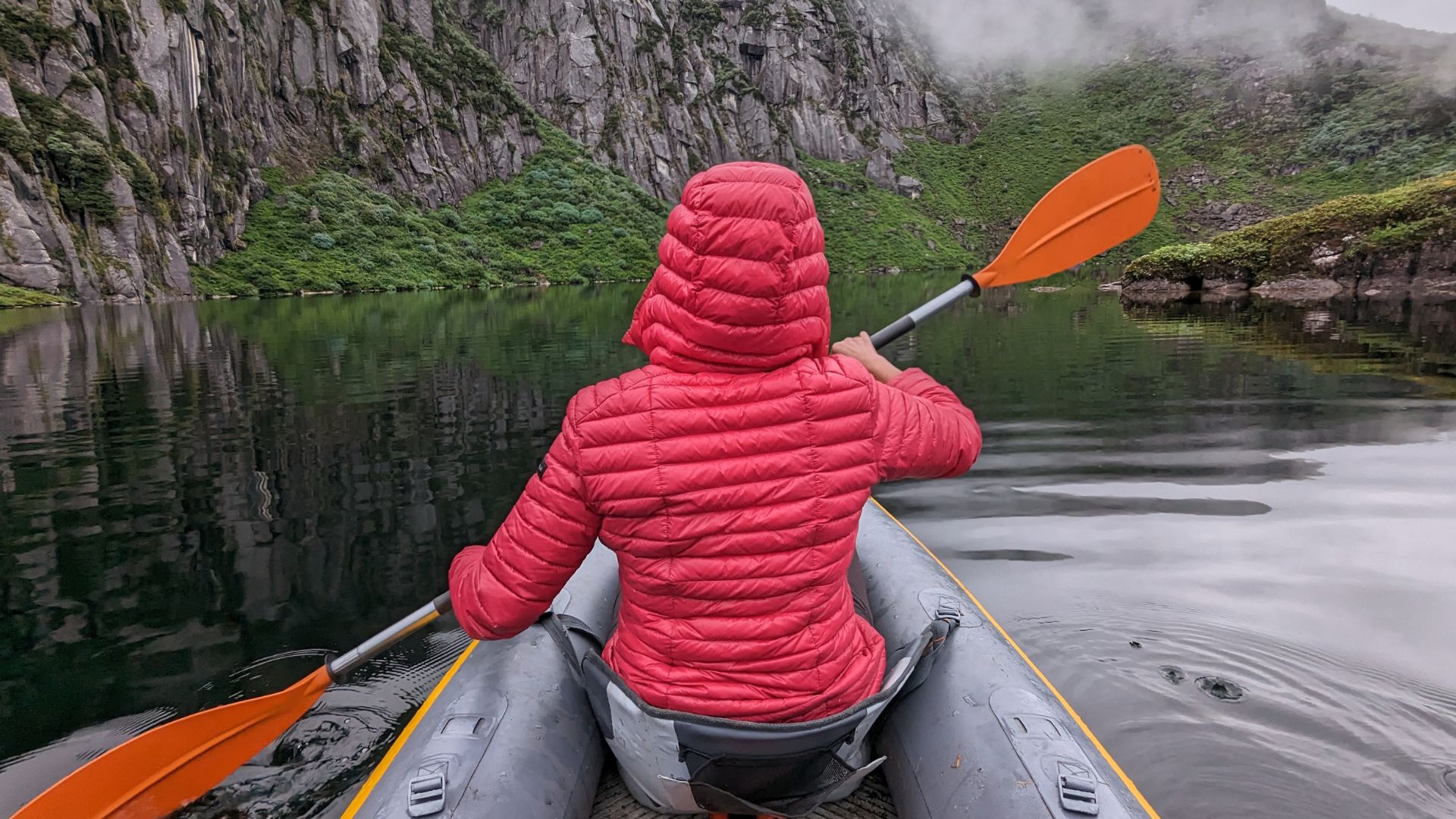 Kayaking in the seven lakes trek