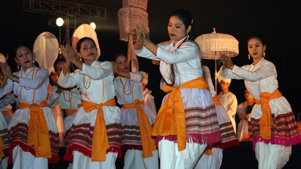 Women performing Manipuri dance